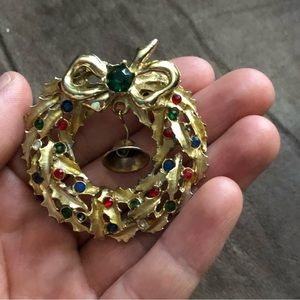 Wreath brooch